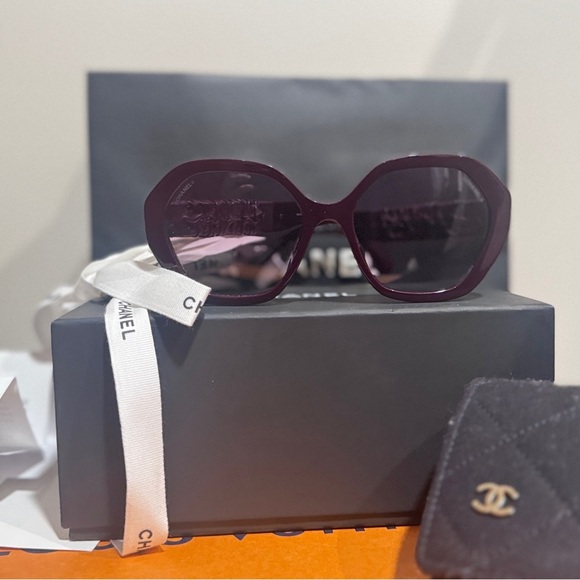CHANEL lambskin Plum Sunglasses. Rare. Authentic - Picture 12 of 16